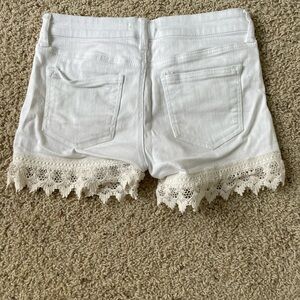 White denim shorts with lace trim Altar’d state size 27